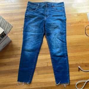 AEO Raw Hem Hi-Rise Jegging Crop 14R